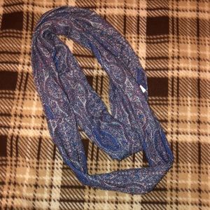 7 scarfs for $25!! Or each for $4!!